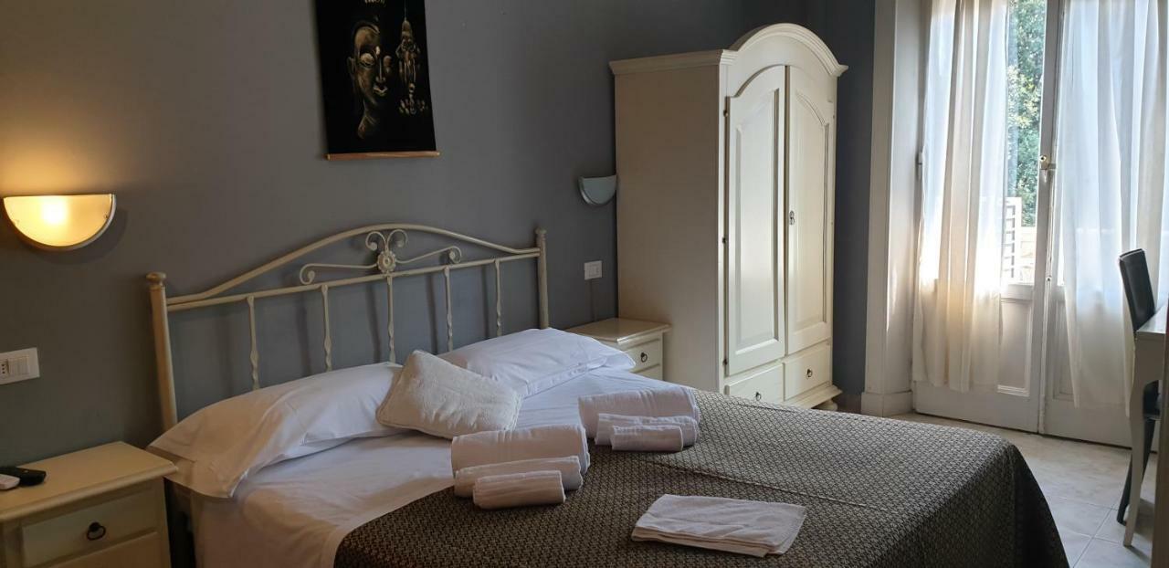 Hotel Bianchi Виареджо Экстерьер фото
